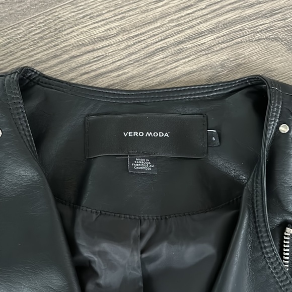 Vero Moda Ria Zip-front Moro Jacket - small - Picture 2 of 9
